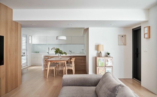 沙發(fā)后面就是大書房，這個混搭小復(fù)式，住起來像個大豪宅！