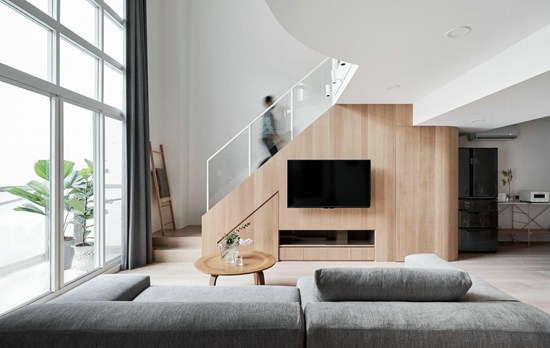 沙發(fā)后面就是大書房，這個混搭小復(fù)式，住起來像個大豪宅！