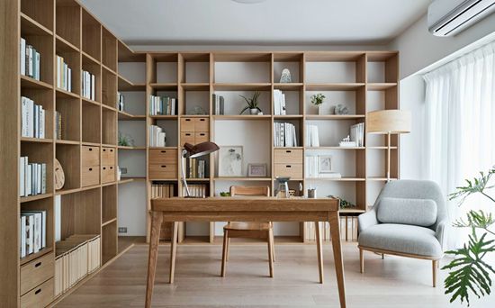 沙發(fā)后面就是大書房，這個混搭小復(fù)式，住起來像個大豪宅！