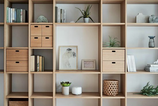 沙發(fā)后面就是大書房，這個混搭小復(fù)式，住起來像個大豪宅！