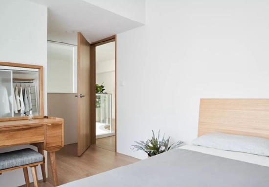 沙發(fā)后面就是大書房，這個混搭小復(fù)式，住起來像個大豪宅！