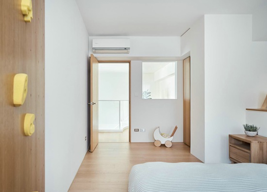 沙發(fā)后面就是大書房，這個混搭小復(fù)式，住起來像個大豪宅！