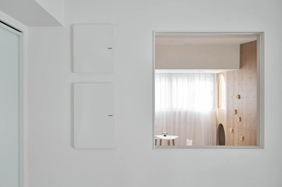 沙發(fā)后面就是大書房，這個混搭小復(fù)式，住起來像個大豪宅！