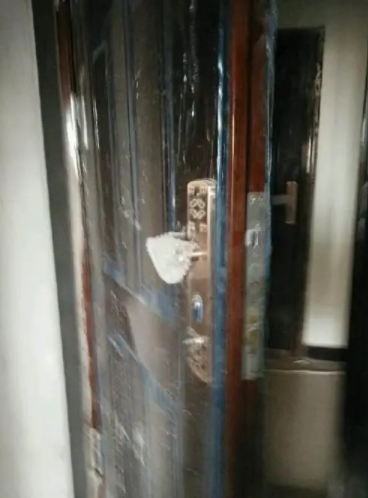 防盜門上的保護膜時間長了怎么除